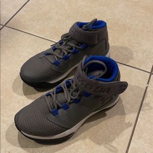 Boys under armour sneakers new